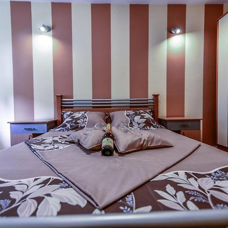 Appartamento Lux Apartman Cvetkovic Kraljevo Esterno foto