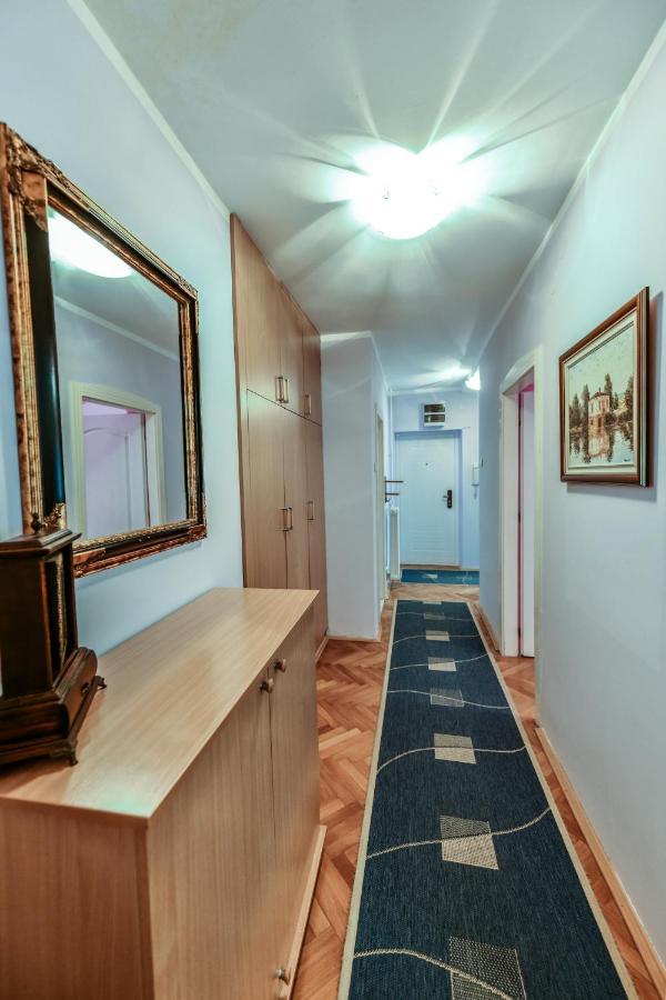 Appartamento Lux Apartman Cvetkovic Kraljevo Esterno foto